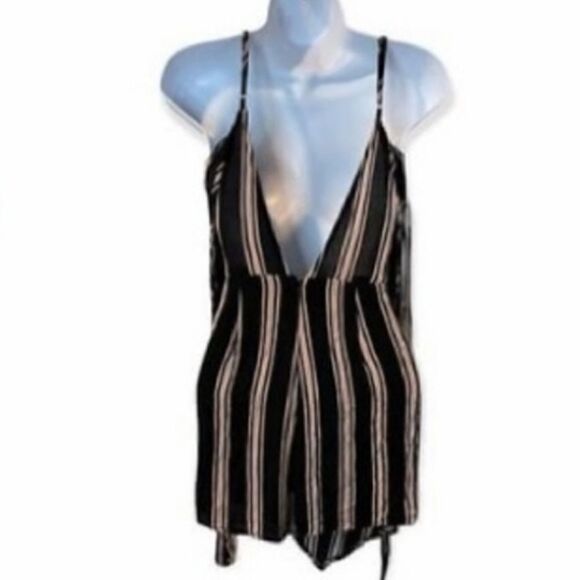 LUXXEL WOMEN'S COLD SHOULDER ROMPER SIZE SMALL - Picture 2 of 6